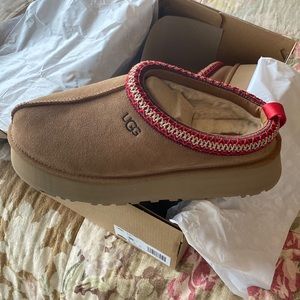 PLATFORM UGG SLIPPERS SIZE 10